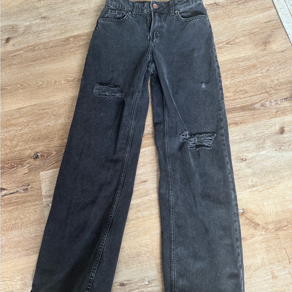 H&M Black Distressed jeans charcoal size 0 excellent condition. Regular fit